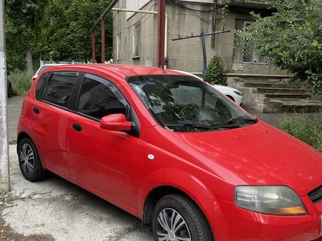 Красный Шевроле Авео, объемом двигателя 1.5 л и пробегом 190 тыс. км за 2900 $, фото 1 на Automoto.ua