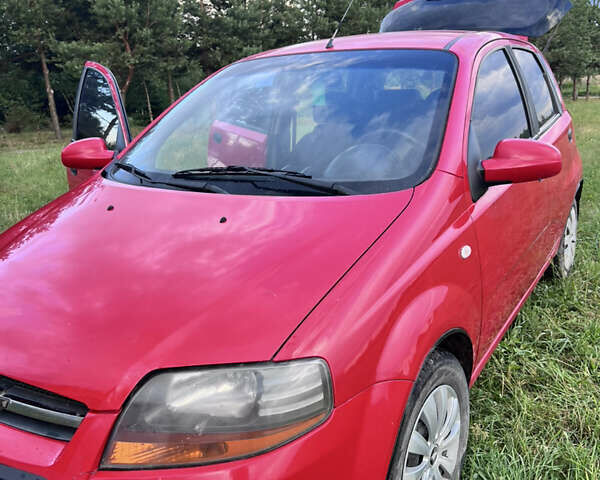 Красный Шевроле Авео, объемом двигателя 1.5 л и пробегом 183 тыс. км за 2800 $, фото 1 на Automoto.ua