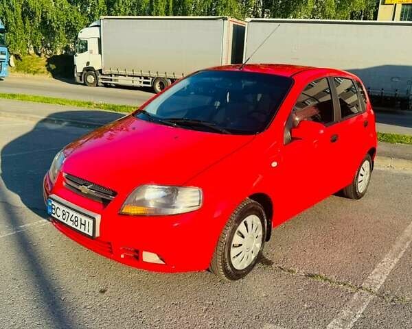 Красный Шевроле Авео, объемом двигателя 1.5 л и пробегом 115 тыс. км за 3800 $, фото 1 на Automoto.ua