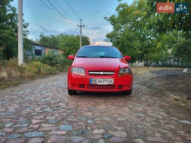 Красный Шевроле Авео, объемом двигателя 1.5 л и пробегом 238 тыс. км за 3500 $, фото 1 на Automoto.ua