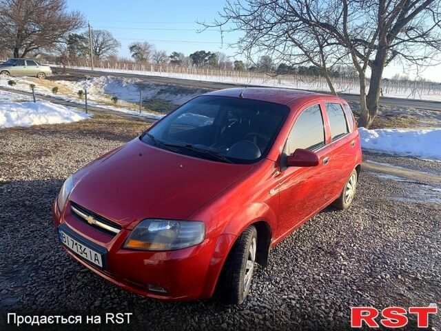 Червоний Шевроле Авео, об'ємом двигуна 1.5 л та пробігом 160 тис. км за 2900 $, фото 1 на Automoto.ua