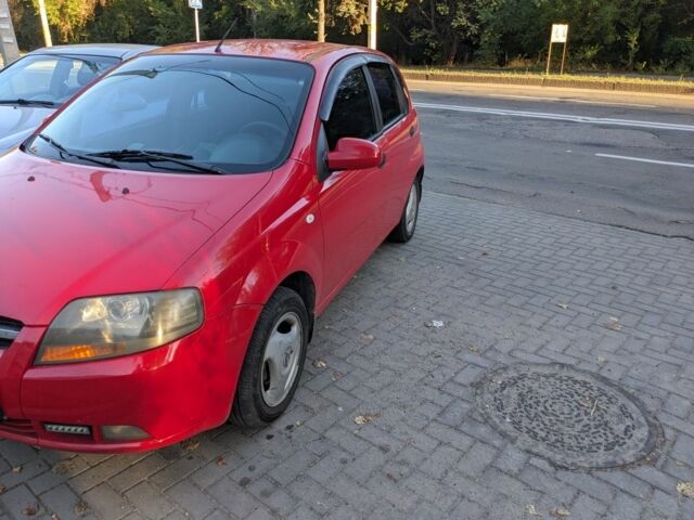Красный Шевроле Авео, объемом двигателя 1.5 л и пробегом 222 тыс. км за 2700 $, фото 1 на Automoto.ua