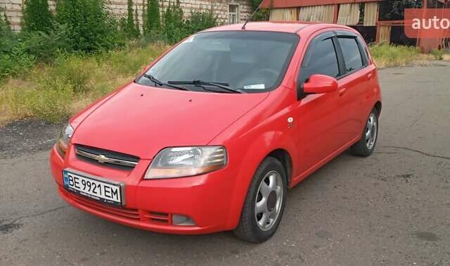 Красный Шевроле Авео, объемом двигателя 1.1 л и пробегом 111 тыс. км за 4000 $, фото 1 на Automoto.ua