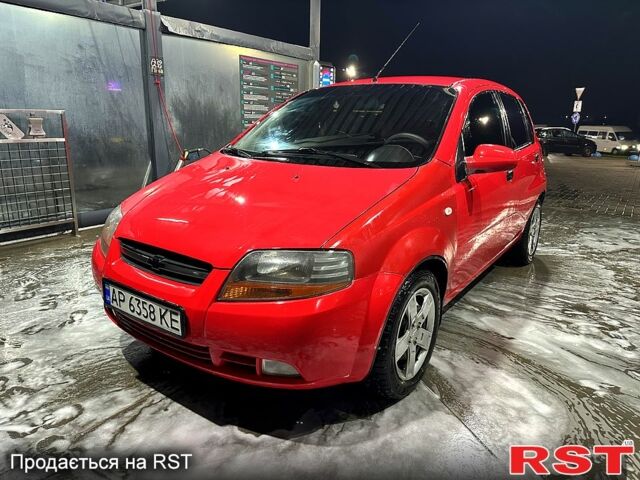 Красный Шевроле Авео, объемом двигателя 1.5 л и пробегом 304 тыс. км за 2500 $, фото 1 на Automoto.ua