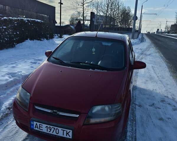 Красный Шевроле Авео, объемом двигателя 1.5 л и пробегом 148 тыс. км за 3750 $, фото 1 на Automoto.ua
