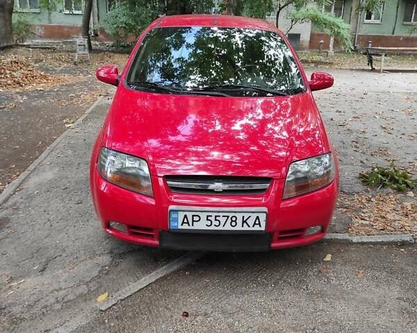 Красный Шевроле Авео, объемом двигателя 1.5 л и пробегом 142 тыс. км за 4200 $, фото 1 на Automoto.ua