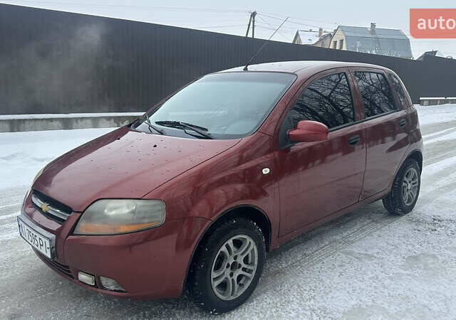 Красный Шевроле Авео, объемом двигателя 1.5 л и пробегом 290 тыс. км за 2650 $, фото 1 на Automoto.ua
