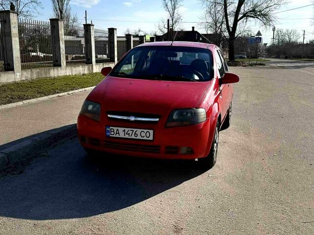Красный Шевроле Авео, объемом двигателя 1.5 л и пробегом 226 тыс. км за 3400 $, фото 1 на Automoto.ua