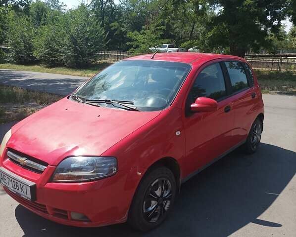 Красный Шевроле Авео, объемом двигателя 1.5 л и пробегом 127 тыс. км за 3777 $, фото 1 на Automoto.ua