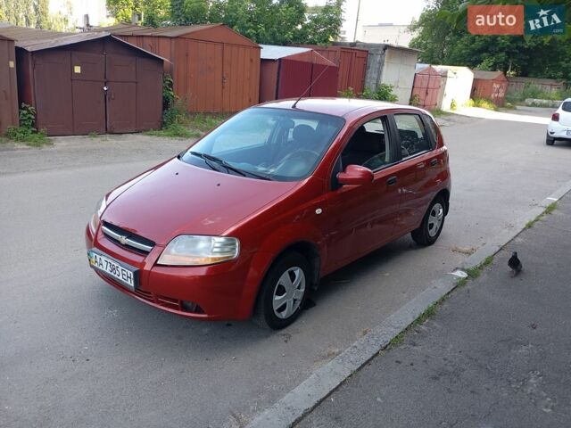 Красный Шевроле Авео, объемом двигателя 1.5 л и пробегом 297 тыс. км за 2750 $, фото 1 на Automoto.ua