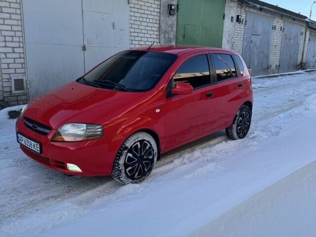 Красный Шевроле Авео, объемом двигателя 1.5 л и пробегом 195 тыс. км за 3350 $, фото 1 на Automoto.ua
