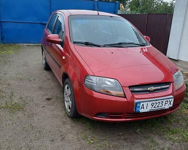 Красный Шевроле Авео, объемом двигателя 1.5 л и пробегом 81 тыс. км за 4500 $, фото 1 на Automoto.ua
