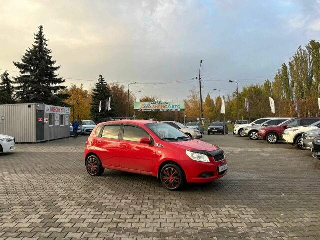 Красный Шевроле Авео, объемом двигателя 1.2 л и пробегом 240 тыс. км за 3999 $, фото 1 на Automoto.ua
