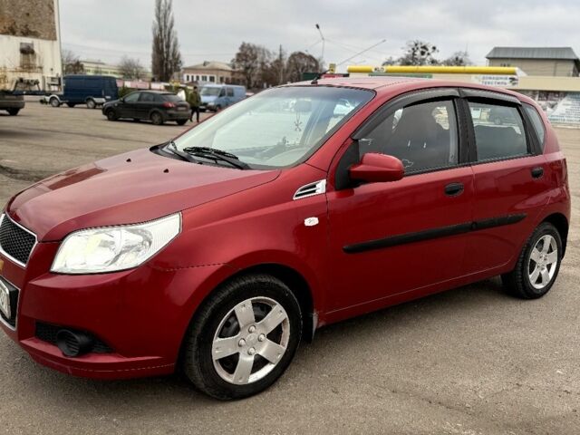 Красный Шевроле Авео, объемом двигателя 1.5 л и пробегом 327 тыс. км за 3600 $, фото 1 на Automoto.ua