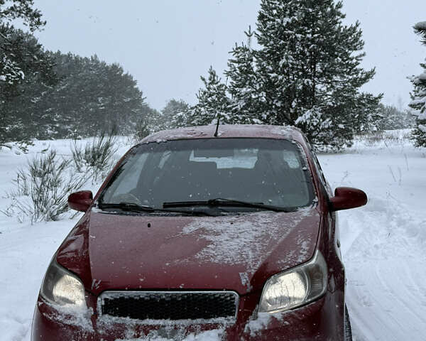 Красный Шевроле Авео, объемом двигателя 1.5 л и пробегом 167 тыс. км за 3300 $, фото 1 на Automoto.ua