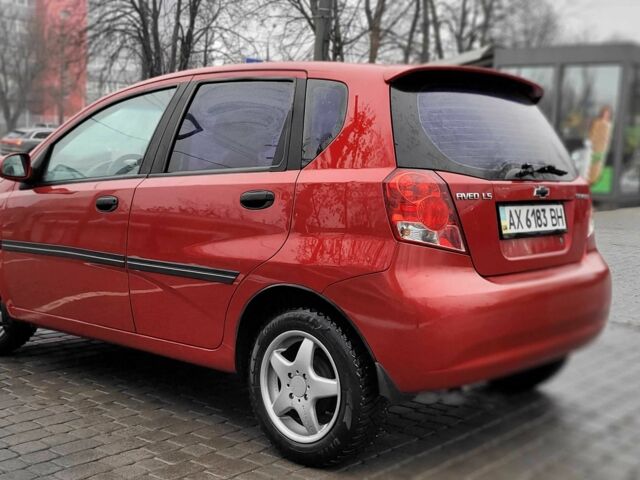 Красный Шевроле Авео, объемом двигателя 1.5 л и пробегом 220 тыс. км за 3650 $, фото 1 на Automoto.ua