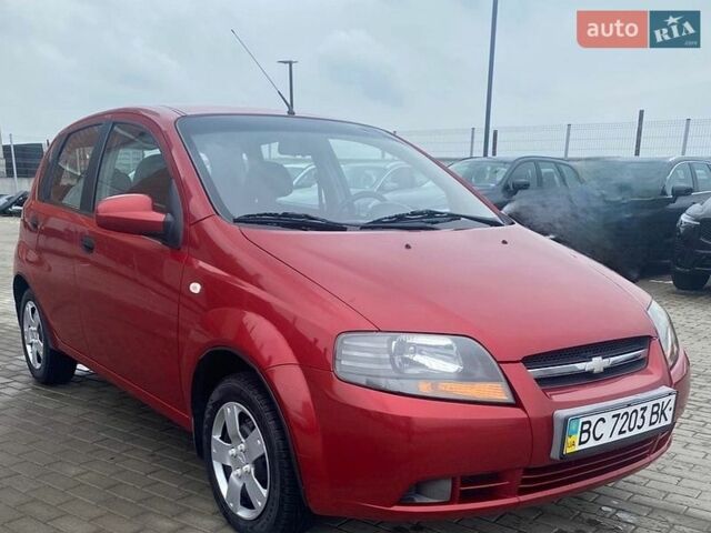 Красный Шевроле Авео, объемом двигателя 1.5 л и пробегом 172 тыс. км за 5300 $, фото 1 на Automoto.ua