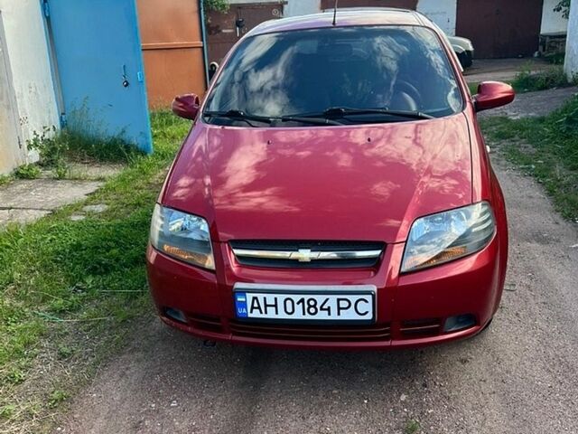 Красный Шевроле Авео, объемом двигателя 1.5 л и пробегом 260 тыс. км за 3300 $, фото 1 на Automoto.ua