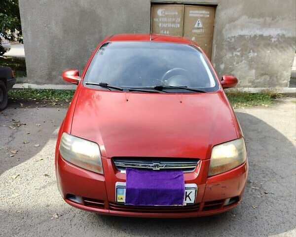Красный Шевроле Авео, объемом двигателя 1.5 л и пробегом 252 тыс. км за 3200 $, фото 1 на Automoto.ua