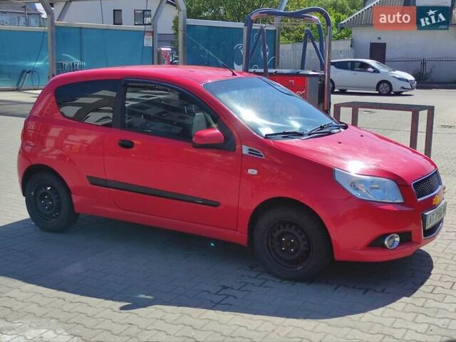 Красный Шевроле Авео, объемом двигателя 1.5 л и пробегом 150 тыс. км за 3999 $, фото 1 на Automoto.ua