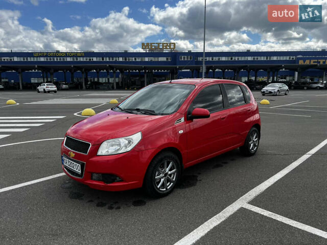 Красный Шевроле Авео, объемом двигателя 1.21 л и пробегом 201 тыс. км за 3450 $, фото 1 на Automoto.ua