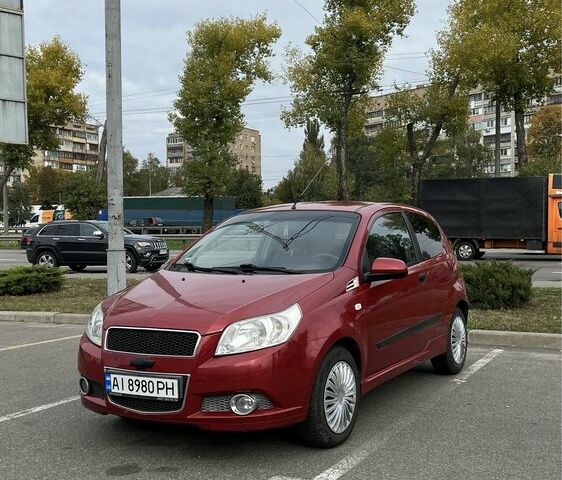 Красный Шевроле Авео, объемом двигателя 1.5 л и пробегом 190 тыс. км за 4300 $, фото 1 на Automoto.ua