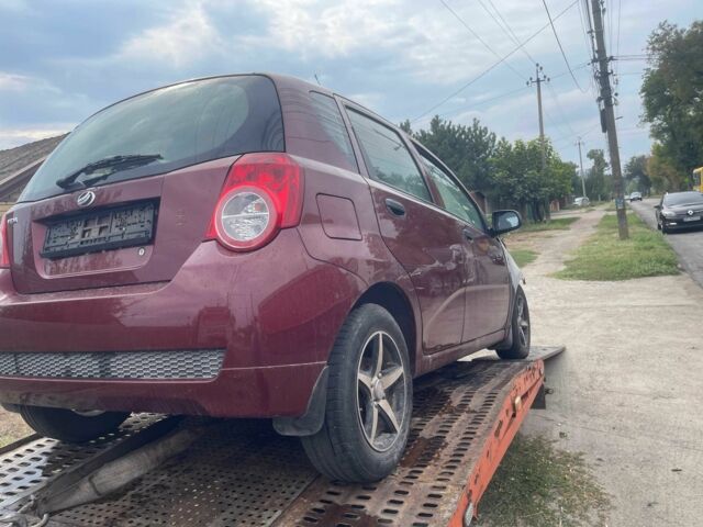 Красный Шевроле Авео, объемом двигателя 1.5 л и пробегом 100 тыс. км за 1001 $, фото 1 на Automoto.ua