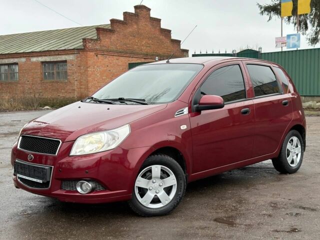 Красный Шевроле Авео, объемом двигателя 0 л и пробегом 45 тыс. км за 5950 $, фото 1 на Automoto.ua