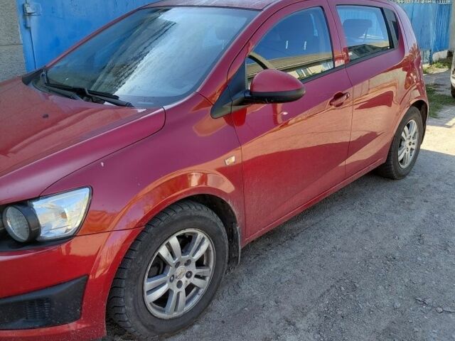 Красный Шевроле Авео, объемом двигателя 1.2 л и пробегом 165 тыс. км за 4000 $, фото 1 на Automoto.ua