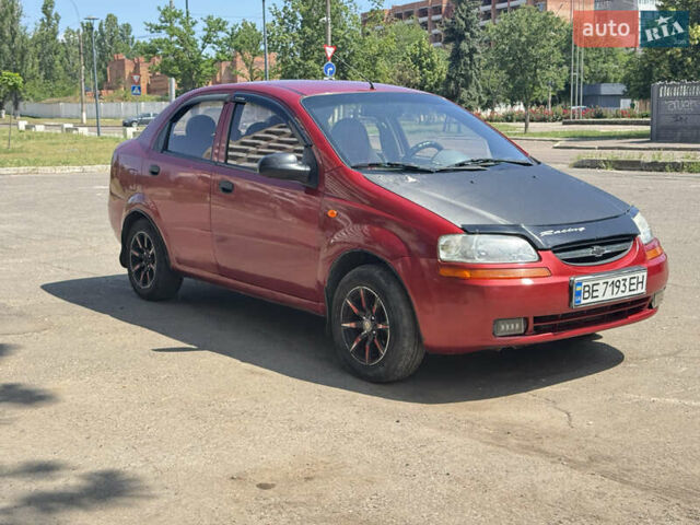 Красный Шевроле Авео, объемом двигателя 1.5 л и пробегом 264 тыс. км за 2700 $, фото 1 на Automoto.ua
