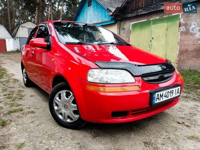 Красный Шевроле Авео, объемом двигателя 1.5 л и пробегом 178 тыс. км за 3150 $, фото 1 на Automoto.ua