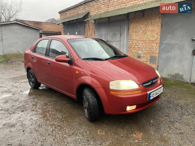 Красный Шевроле Авео, объемом двигателя 1.5 л и пробегом 250 тыс. км за 2200 $, фото 1 на Automoto.ua