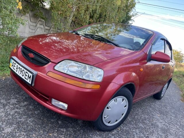 Красный Шевроле Авео, объемом двигателя 1.5 л и пробегом 150 тыс. км за 3300 $, фото 1 на Automoto.ua
