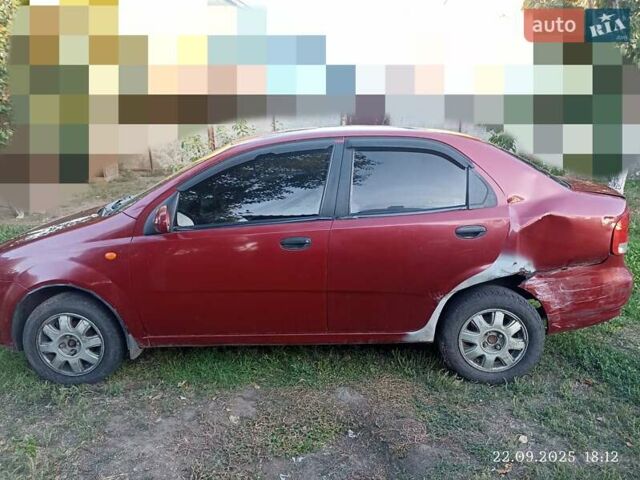 Красный Шевроле Авео, объемом двигателя 1.5 л и пробегом 300 тыс. км за 1500 $, фото 1 на Automoto.ua