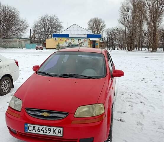 Красный Шевроле Авео, объемом двигателя 1.5 л и пробегом 180 тыс. км за 2400 $, фото 1 на Automoto.ua