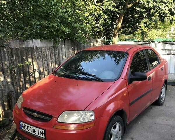 Красный Шевроле Авео, объемом двигателя 1.5 л и пробегом 220 тыс. км за 1100 $, фото 1 на Automoto.ua