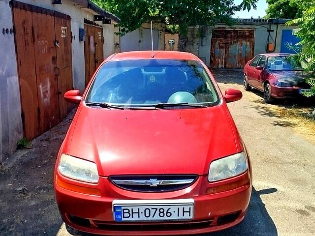 Красный Шевроле Авео, объемом двигателя 1.5 л и пробегом 280 тыс. км за 2650 $, фото 1 на Automoto.ua