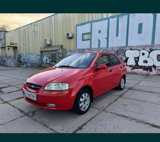 Красный Шевроле Авео, объемом двигателя 1.5 л и пробегом 250 тыс. км за 3500 $, фото 1 на Automoto.ua