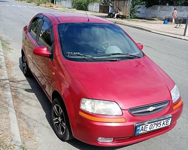 Красный Шевроле Авео, объемом двигателя 1.5 л и пробегом 185 тыс. км за 3500 $, фото 1 на Automoto.ua