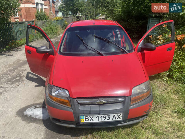 Красный Шевроле Авео, объемом двигателя 1.5 л и пробегом 255 тыс. км за 1800 $, фото 1 на Automoto.ua