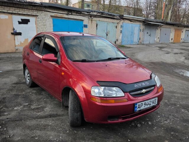 Красный Шевроле Авео, объемом двигателя 1.5 л и пробегом 156 тыс. км за 2500 $, фото 1 на Automoto.ua