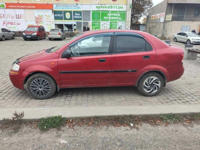 Красный Шевроле Авео, объемом двигателя 1.5 л и пробегом 300 тыс. км за 1700 $, фото 1 на Automoto.ua