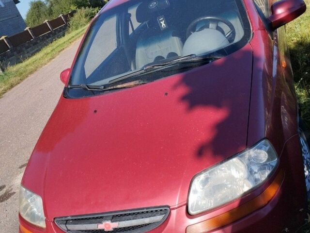 Красный Шевроле Авео, объемом двигателя 1.5 л и пробегом 350 тыс. км за 1800 $, фото 1 на Automoto.ua