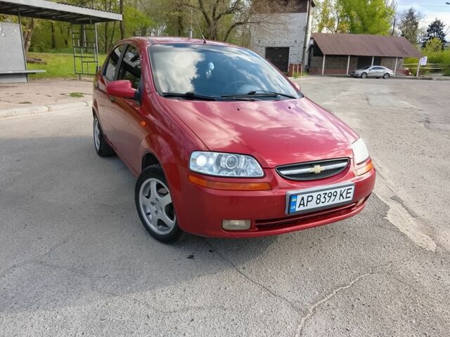 Красный Шевроле Авео, объемом двигателя 1.5 л и пробегом 300 тыс. км за 3000 $, фото 1 на Automoto.ua