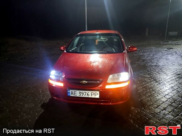 Красный Шевроле Авео, объемом двигателя 1.5 л и пробегом 211 тыс. км за 2300 $, фото 1 на Automoto.ua