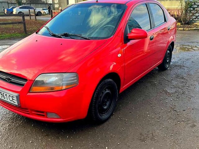 Красный Шевроле Авео, объемом двигателя 1.5 л и пробегом 280 тыс. км за 1950 $, фото 1 на Automoto.ua