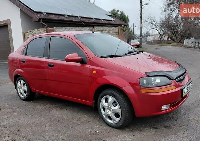 Красный Шевроле Авео, объемом двигателя 1.5 л и пробегом 184 тыс. км за 3850 $, фото 1 на Automoto.ua