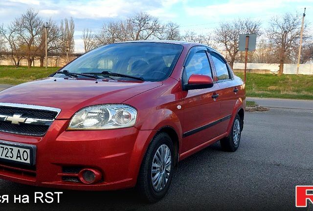 Красный Шевроле Авео, объемом двигателя 1.5 л и пробегом 212 тыс. км за 4500 $, фото 1 на Automoto.ua