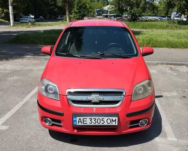 Красный Шевроле Авео, объемом двигателя 1.5 л и пробегом 201 тыс. км за 4000 $, фото 1 на Automoto.ua