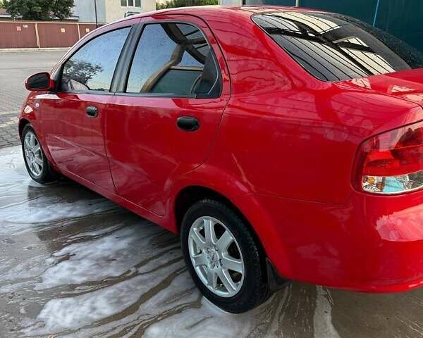 Красный Шевроле Авео, объемом двигателя 1.5 л и пробегом 200 тыс. км за 2600 $, фото 1 на Automoto.ua